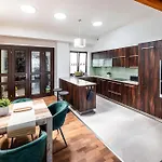 Apartmán 3br 2,5bath Luxurious Big Family Penthouse & Views Hradec Králové